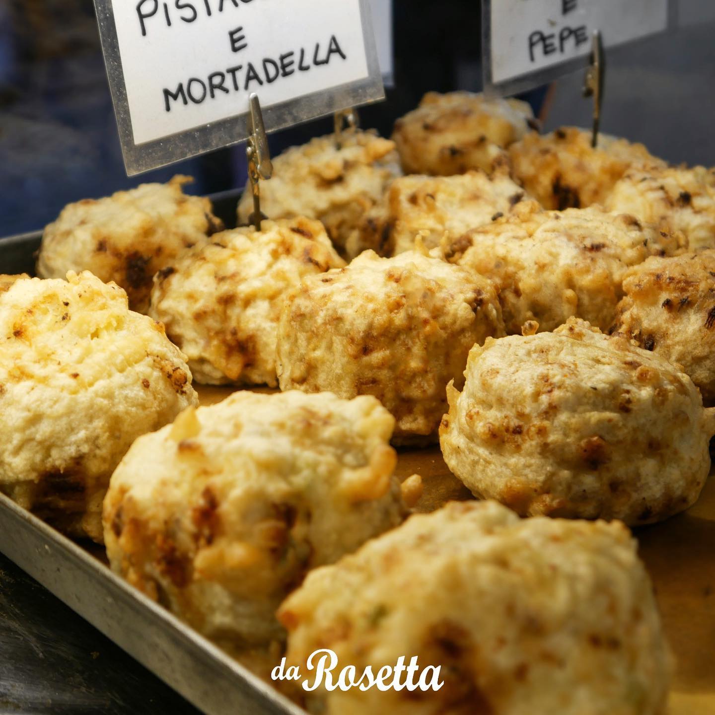 Frittatina di pasta napoletana a Napoli centro storico